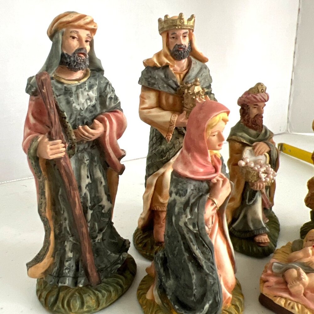 Vtg Small Hand-Painted Nativity Set Holy Family Mary Joseph Jesus Wisemen - Picture 3 of 8